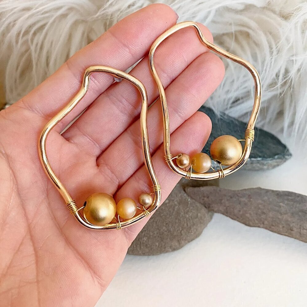 Faux Pearl wrapped Goldtone Stud Earrings, Wire Wrapped, Boho Bohemian Earring - Picture 4 of 9